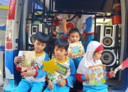 Pameran Karya Proyek Buku Kolaborasi Siswa Dan Orang Tua Kb-Tk Al Muslim Pada Peringatan Hari Buku Nasional