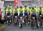 Kapolda Jatim Bersama Ribuan Pesepeda Dari 17 Negara Ikuti Bromo Kom X 2024