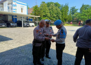 Subbidprovost Bidpropam Polda Jatim Periksa Surat Surat Personil Dan Pengecekan Senpi Laras Panjang 