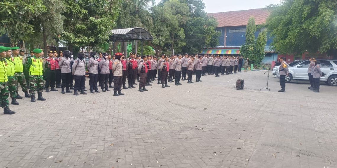 Cek Kesiapan Personil Pengamanan Pengajian Gus Iqdam, Polres Pasuruan Bersama Instansi Terkait Melaksanakan Apel Pengamanan