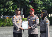 Kapolresta Sidoarjo Beri Penghargaan Kapolsek Sidoarjo Kota Peraih Juara 2 Umum Pos Pam Ketupat