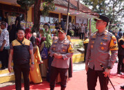 Polda Jatim Gelar Baksos Dan Bakkes Laksanakan Program “Polisi Baik” Di Lamongan
