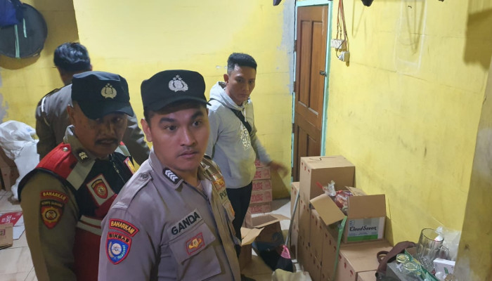Polsek Gempol Berhasil Sita Puluhan Botol Miras Saat Gelar Operasi Cipta Kondisi