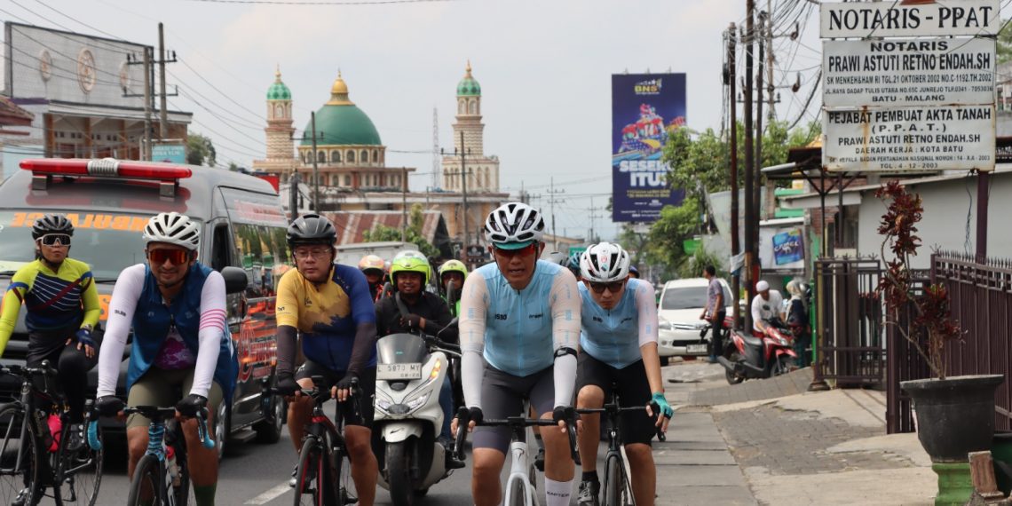 Tempuh 113 Km, Kapolda Jatim Pastikan Kesiapan Pengamanan Rute Tour de Panderman 2024 Dengan Bersepeda