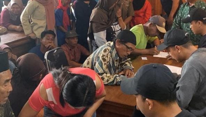 Kolaborasi Wujudkan Harkamtibmas Polresta Banyuwangi Dan Pt Bumisari Bagikan Tali Asih Untuk Warga Pakel