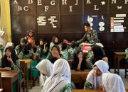 Satgas Tmmd Ke-120 Kodim Sidoarjo Tanamkan Wawasan Kebangsaan Dan Bela Negara Ke Anak-Anak Sd Penambangan