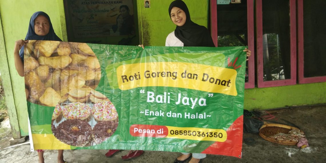 Mahasiswa UPN “Veteran” Jawa Timur Mendampingi Pemilik UMKM di Lamongan Melalui Program MSIB bersama BTPN Syariah