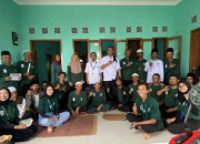 Mahasiswa Upn ”Veteran” Jawa Timur Demonstrasikan Pembuatan Pestisida Nabati Di Songgom