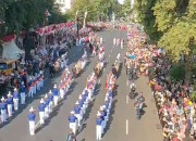 Parade Mobil Hias Dan Pawai Budaya ’Surabaya Vaganza’ Berlangsung Meriah