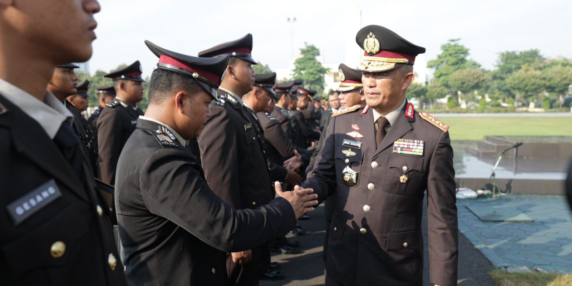 Hari Lahir Pancasila Kapolda Jatim Beri Penghargaan untuk 120 Anggota Berprestasi