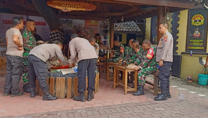 Pam Pengamanan Tour Panderman Polda Jatim Clear Aman, Kapolsek Tanggulangin Ajak Personil Makan Bersama 