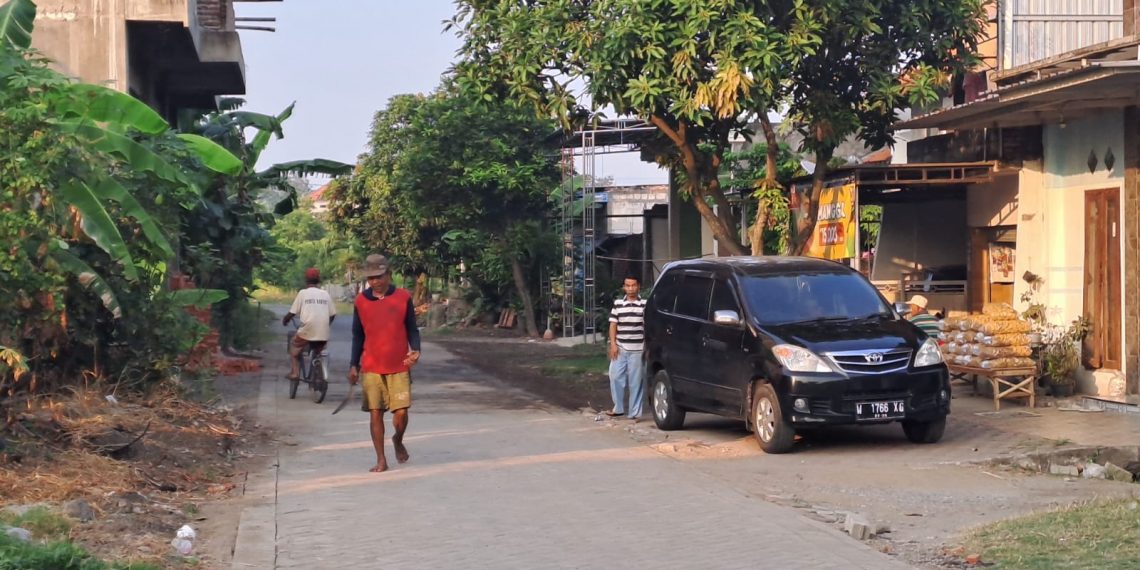 Masyarakat Desa Penambangan Sambut Gembira Peningkatan Paving Jalan dari Program TMMD