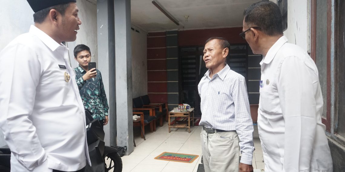 Dua Kader Posyandu Meninggal, Plt Bupati Sidoarjo serahkan Santunan Klaim JKM BPJS  