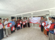 Jelang Hut Bhayangkara Ke 78, Polsek Tanggulangin Bakti Sosial Berbagi Paket Sembako