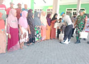 Polsek Krembung Bagikan 50 Paket Sembako Peringati Hari Bhayangkara Ke-78