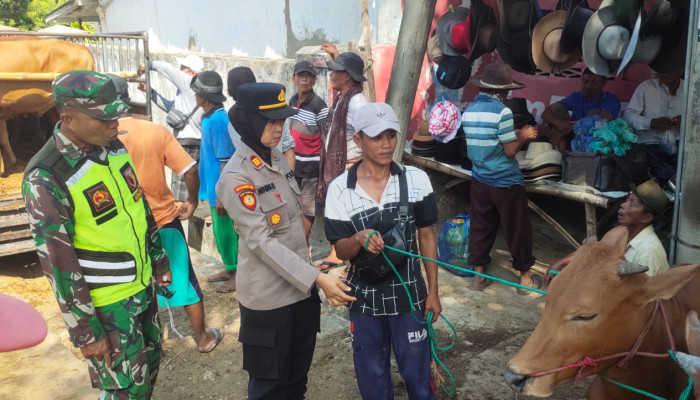 Beri Rasa Aman, Polwan Polres Pamekasan Ini Hadir Di Setiap Kegiatan Masyarakat