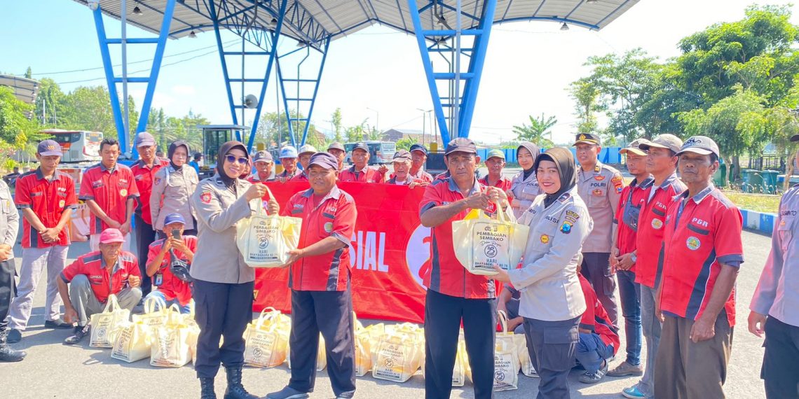 Bantuan Sosial Polwan Polres Nganjuk, Kiprah Polwan dalam Peringati HUT Bhayangkara ke – 78 Tahun 2024