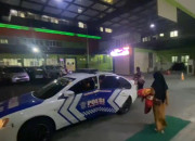 Gerak Cepat Anggota Patwal Polres Nganjuk Tolong Perempuan Alami Pendarahan Dalam