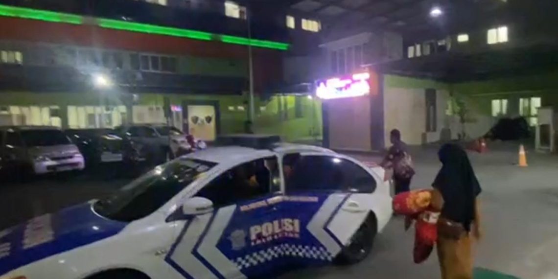 Gerak Cepat Anggota Patwal Polres Nganjuk Tolong Perempuan Alami Pendarahan Dalam