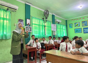 Pendidikan Karakter Oleh Kelompok Mahasiswa Kkn Upn Veteran Jatim