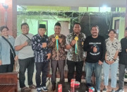 Raih Medali Emas Di Porkab Sidoarjo, Tim Futsal Putri Taman Diterima Camat Taman Di Kantor Kecamatan Taman