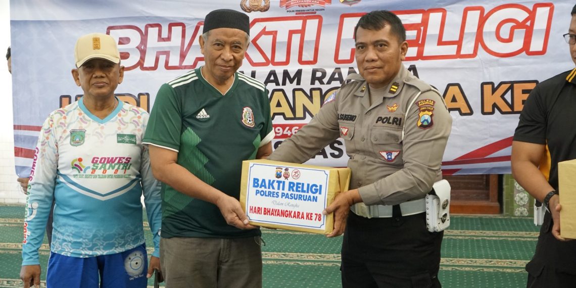 Satlantas Polres Pasuruan Gelar Bakti Religi Dalam Rangka Hari Bhayangkara Ke-78