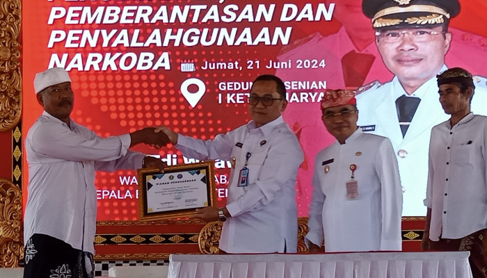 Kepala Bnnp Bali Resmikan Dua Desa Bersinar Di Tabanan 