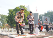 Jelang Hari Bhayangkara Ke-78, Polresta Sidoarjo Ziarah Dan Tabur Bunga Di Makam Pahlawan