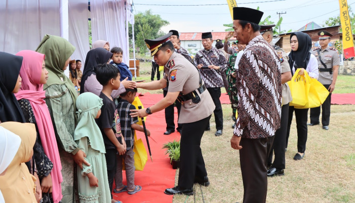Polres Nganjuk Gelar Upacara Tradisi Peletakan Karangan Bunga Di Monumen Perjuangan Polri Ngadiboyo 