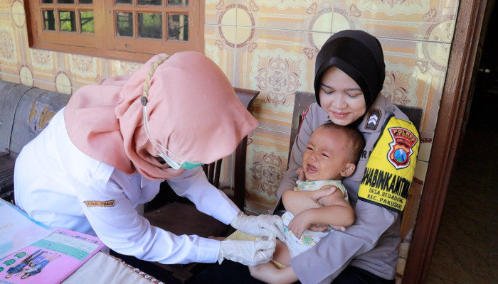 Sosok Polwan Bhabinkamtibmas Di Jember Yang Berjuang Bantu Turunkan Stunting
