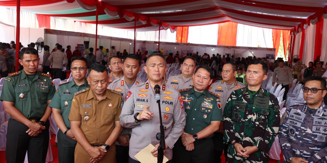 Kapolda Jatim Pimpin Baksos dan Bakkes Serentak di Ponorogo Sambut Hari Bhayangkara ke – 78