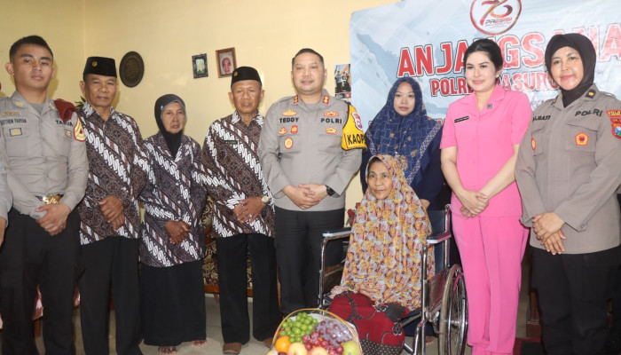 Sambut Hari Bhayangkara Ke-78, Kapolres Pasuruan Laksanakan Anjangsana, Berikan Tali Asih Kepada Purnawirawan Dan Warakawuri
