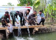 Polres Nganjuk Gelar Penanaman Pohon, Penyebaran Benih Ikan Konsumsi Dan Pemberian Beasiswa 