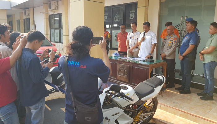 Polres Nganjuk Berhasil Amankan Tersangka Penipuan Dan Penggelapan Mobil Di Desa Blitaran 