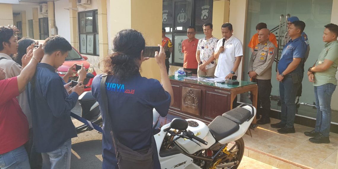 Polres Nganjuk Berhasil Amankan Tersangka Penipuan dan Penggelapan Mobil di Desa Blitaran 