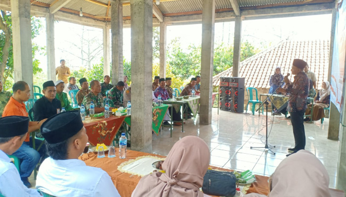 Forkopimca Lumbang Hadiri Pelantikan Pengambilan Sumpah Perangkat Desa Welulang