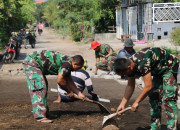 Satgas Tmmd Ke-120 Kodim Sidoarjo Percepat Pavingisasi Jalan, Tingkatkan Kualitas Hidup Warga Desa Penambangan