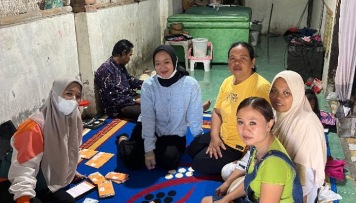 Perbedaan Fasilitator Pendamping Dengan Penggerak Pasar Daya Saat Melakukan Pendampingan Ibu-Ibu Prasejahtera Nasabah Btpn Syariah