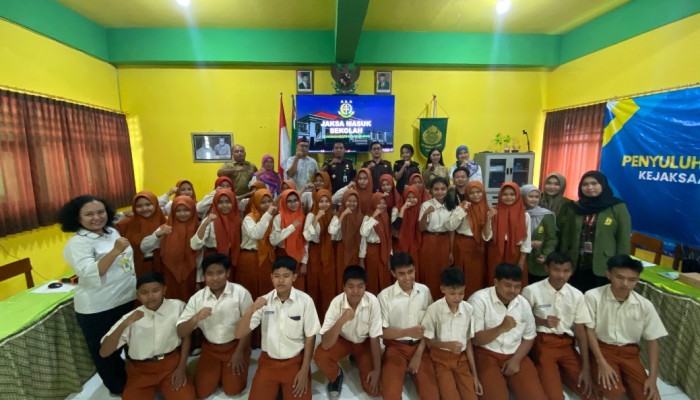 Membangun Karakter Bangsa, Mahasiswa Magang Mbkm Turut Serta Melaksanakan Program Jaksa Masuk Sekolah