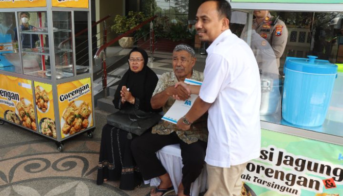 Polres Malang Gandeng Pg Kebonagung Salurkan Bantuan Modal Dan Peralatan Usaha Kepada Keluarga Tragedi Kanjuruhan