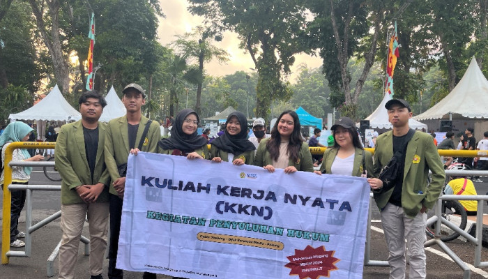 Sharing Awareness Dengan Tema Cyberstalking Di Car Free Day Taman Bungkul Surabaya
