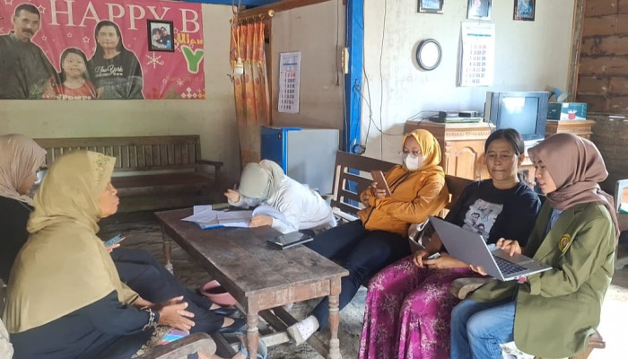 Kolaborasi Dengan Btpn Syariah, Mahasiswa Magang Upn “Veteran“ Jawa Timur Dorong Umkm Ibu-Ibu Nasabah Di Banjarejo Lebih Maju