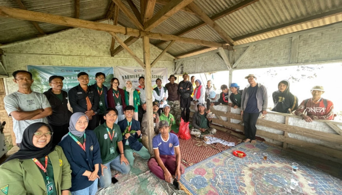 Suburkan Lahan Petani Cabai Di Desa Barulega Cianjur Dengan Pemanfaatan Limbah Sekitar Lahan