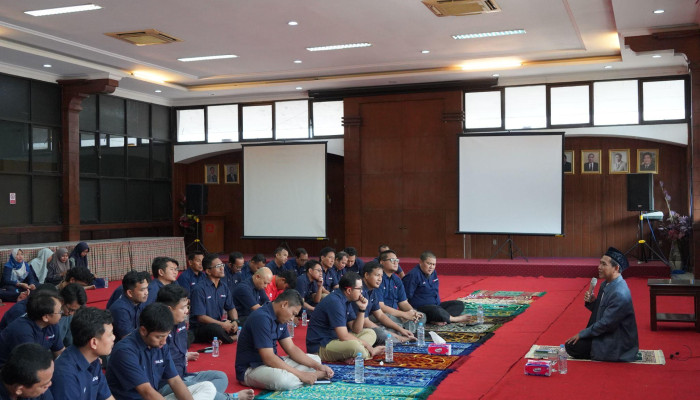Kajian Dzuhur Dan Motivasi Al-Quran Dalam Kehidupan, Jimat “Barang Siji Sing Kudu Dirumat“