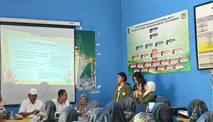 Sosialisasi Pemilahan Sampah: Langkah Awal Rw 05 Gundih Surabaya Menuju Kampung Zero Waste
