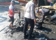Hari Kelautan Nasional, Polres Probolinggo Bersama Masyarakat Bersihkan Pantai