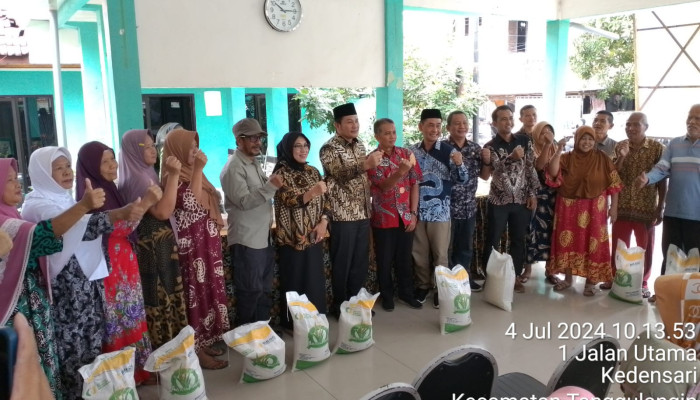 325 Paket Beras Buat Warga Masyarakat Desa Kedensari