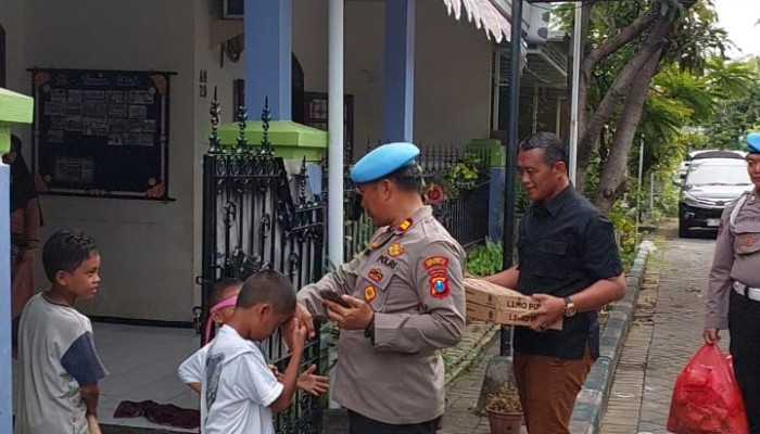Hari Bhayangkara Ke-78, Si Propam Polresta Sidoarjo Berbagi Di Panti Asuhan