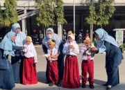 Menerbangkan Pesawat Kertas Dan Merpati Sebagai Simbol Cita-Cita Setinggi Langit, Mpls Sd Al Muslim Jawa Timur