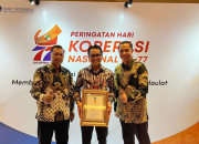 Pj. Bupati Tulungagung Raih Penghargaan Tokoh Penggerak Koperasi Madya Tingkat Nasional